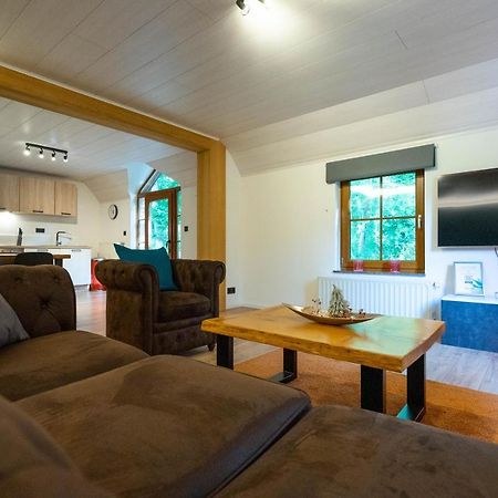 Bills Lodge, le plaisir de la rivière à 2 minutes du centre! La-Roche-en-Ardenne Esterno foto