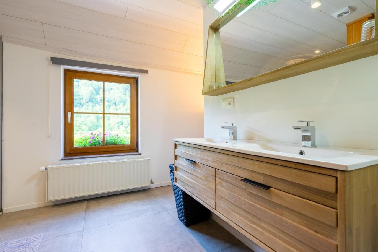 Bills Lodge, le plaisir de la rivière à 2 minutes du centre! La-Roche-en-Ardenne Esterno foto